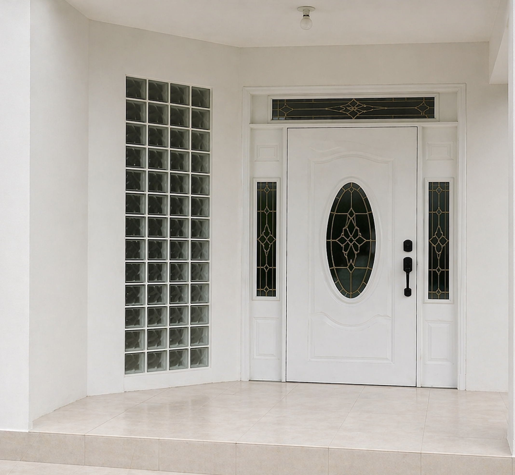 Puerta moderna de aluminio instalada en Puerto Rico
